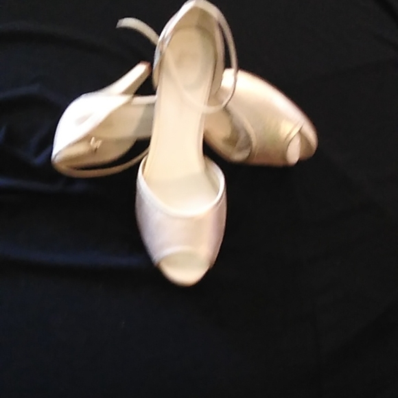 Ladies shoes, - Picture 2 of 4